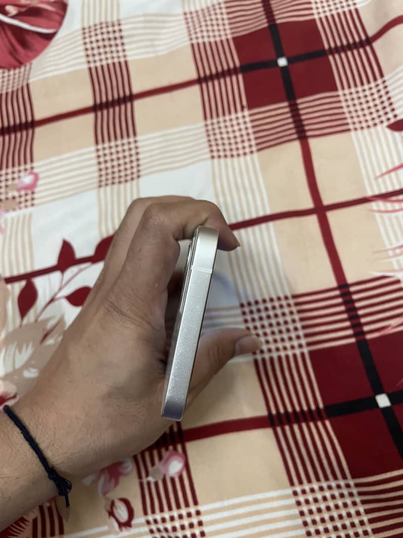 Apple iPhone 12 7