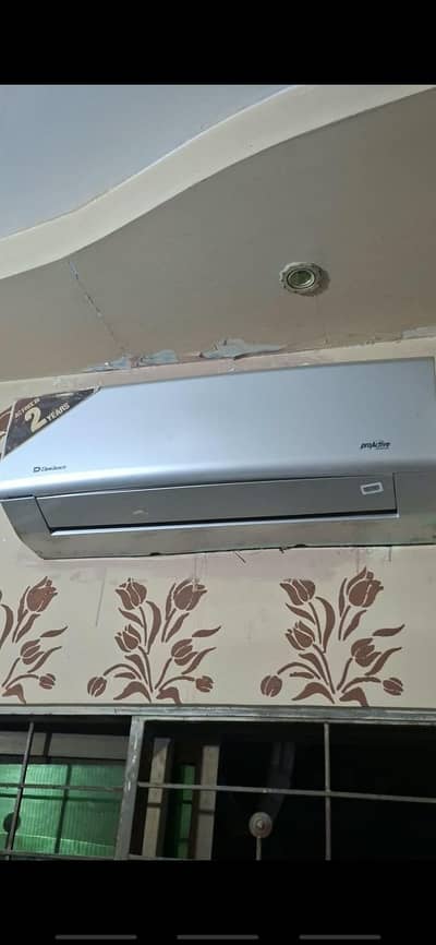 DAWLANCE 1 TON DC INVERTER AC IN A GOOD CONDITION