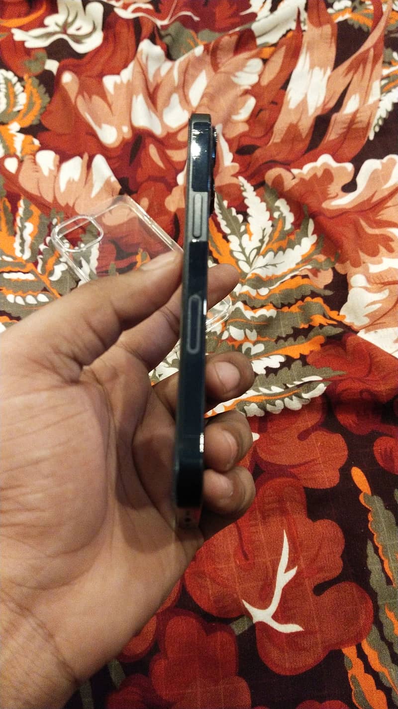 Apple iPhone 13 3
