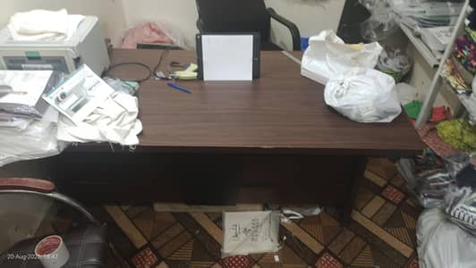 OFFICE (ALMOST NEW )TABLE & Boss CHAIR & RACKS  FOR SALE