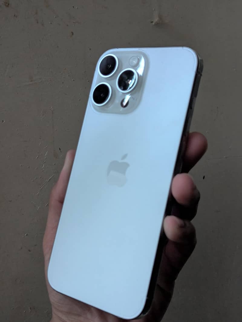 Apple iPhone 16 Pro Max 0