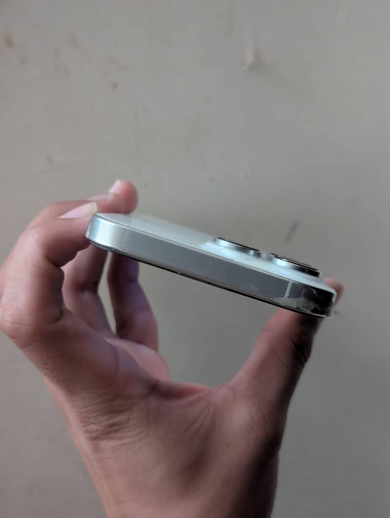 Apple iPhone 16 Pro Max 3