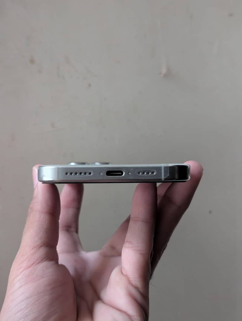 Apple iPhone 16 Pro Max 5