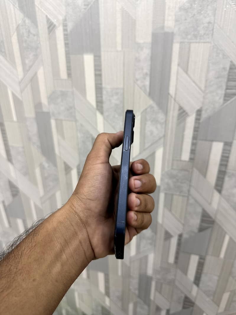 Apple iPhone 13 3