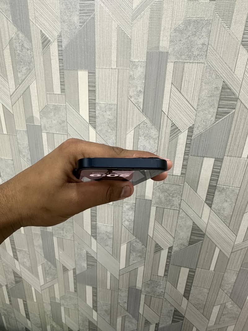 Apple iPhone 13 4