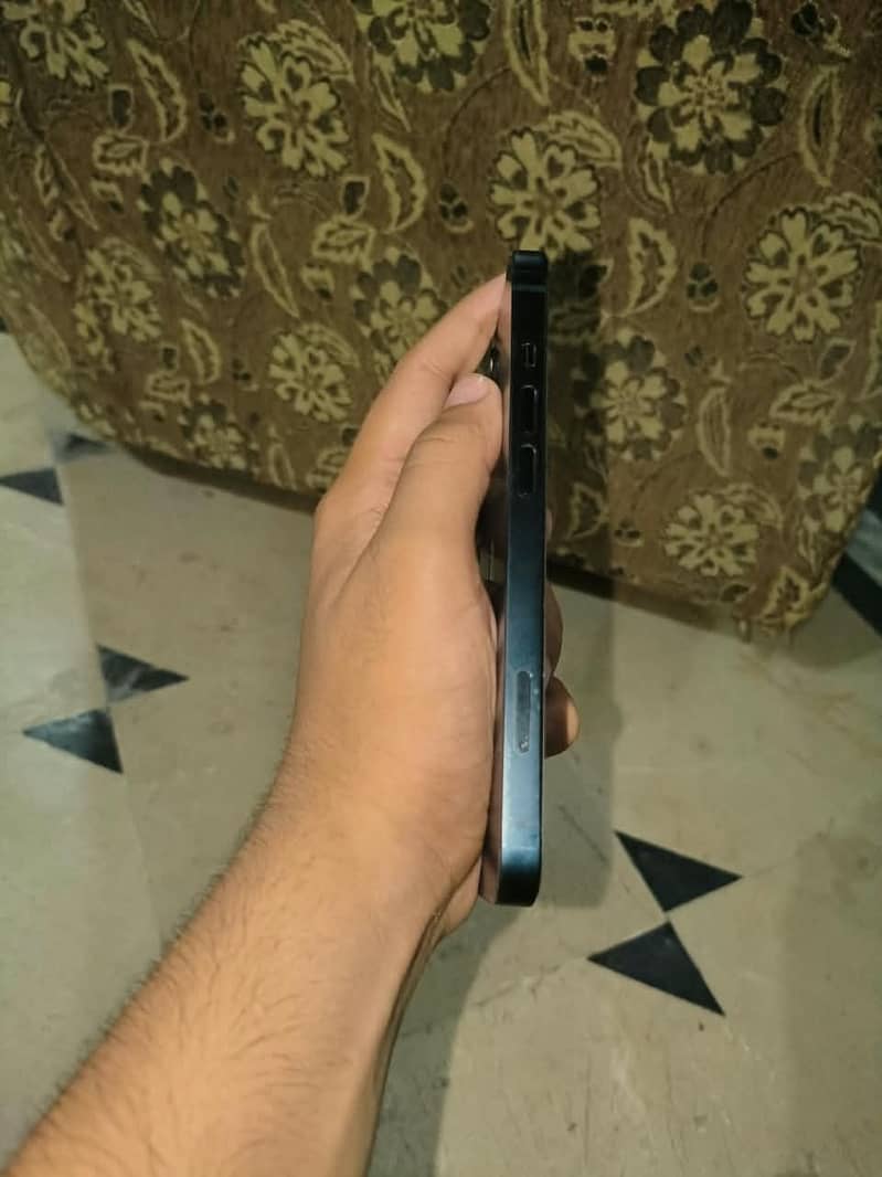 Apple iPhone 13 3