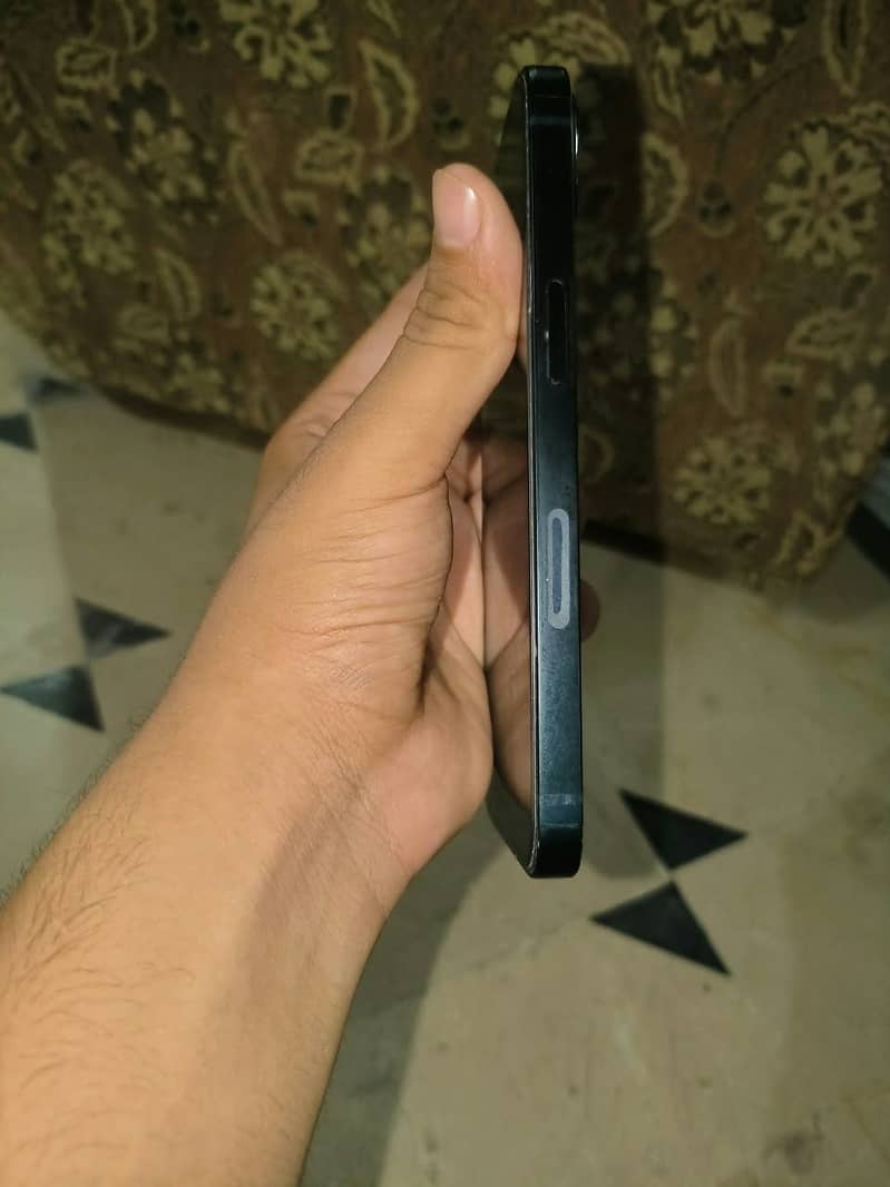 Apple iPhone 13 4