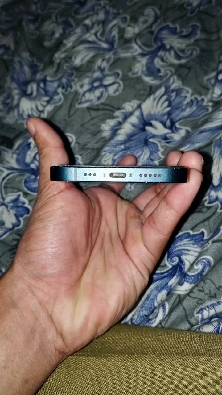 Apple iPhone 13 2