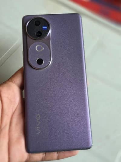 vivo v 40 5 G 12 256 gb memomery 10 by 10 condition official approved