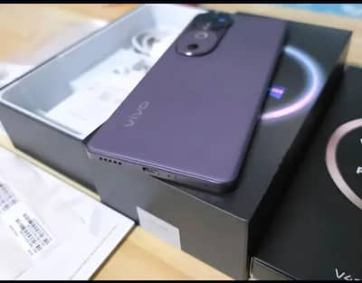 vivo v 40 5 G 12 256 gb memomery 10 by 10 condition official approved