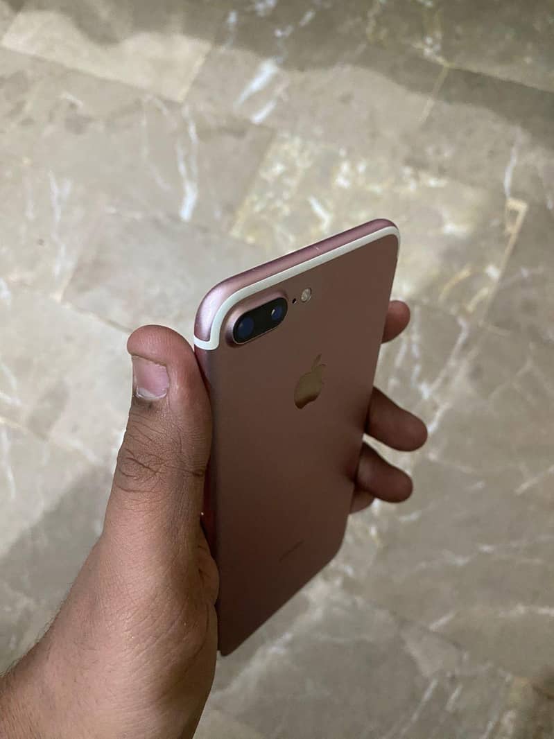 Apple iPhone 7 Plus 5