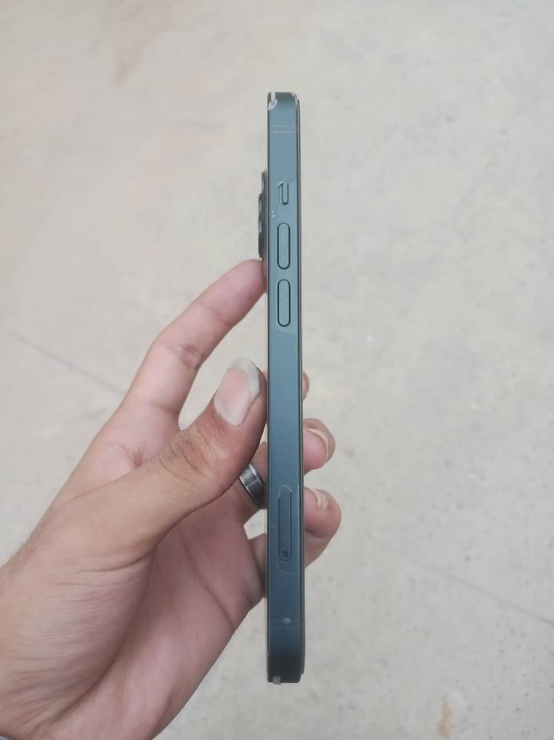 iPhone 13 0