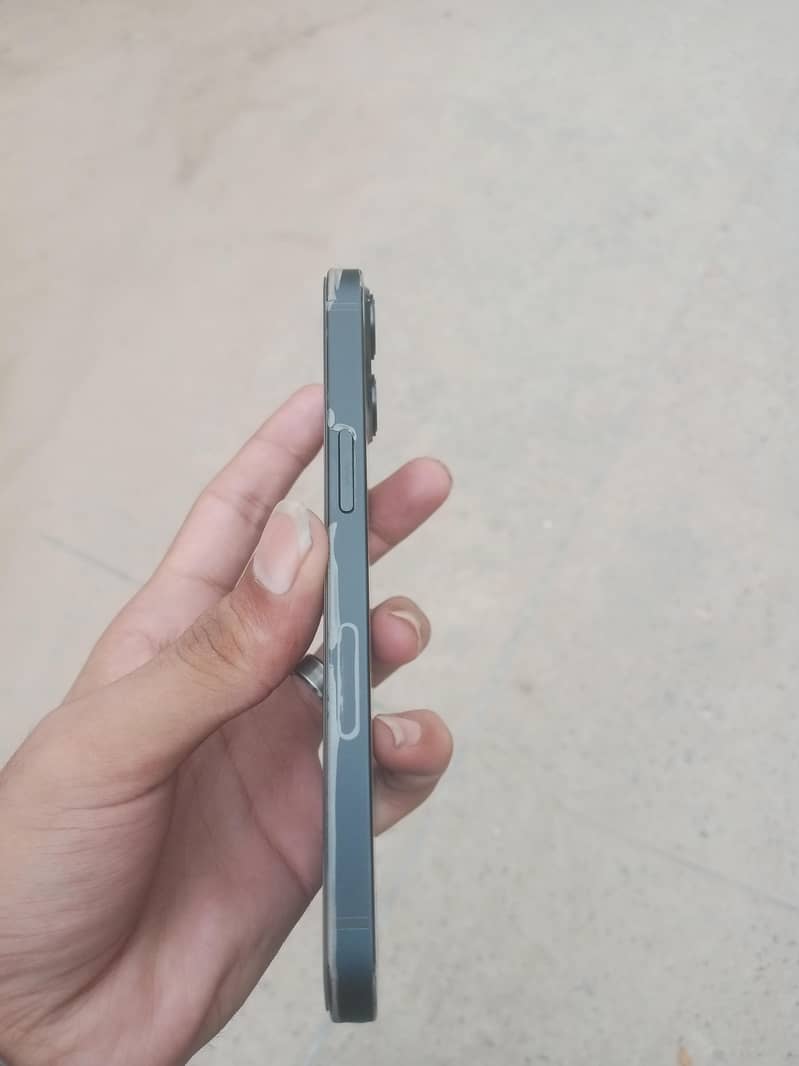 iPhone 13 1