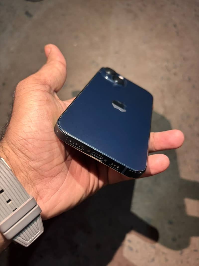 Apple iPhone 13 4