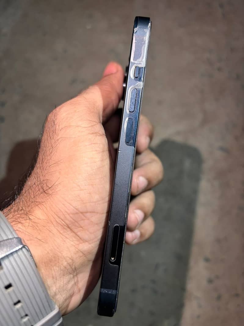 Apple iPhone 13 5