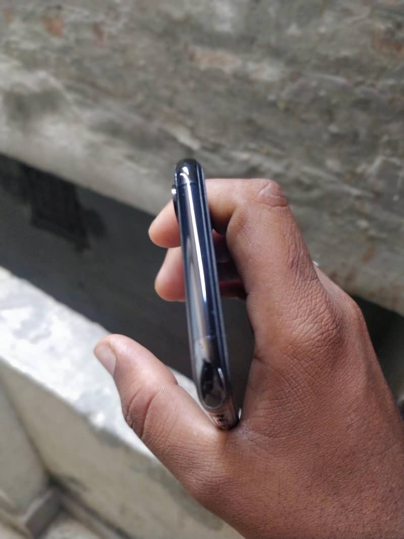 Apple iPhone XS 1