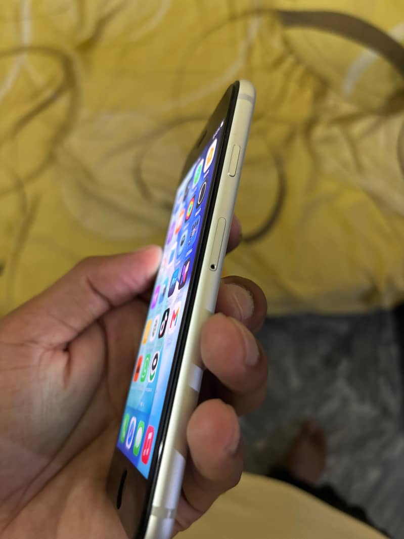 Apple iPhone SE 2nd generation 7