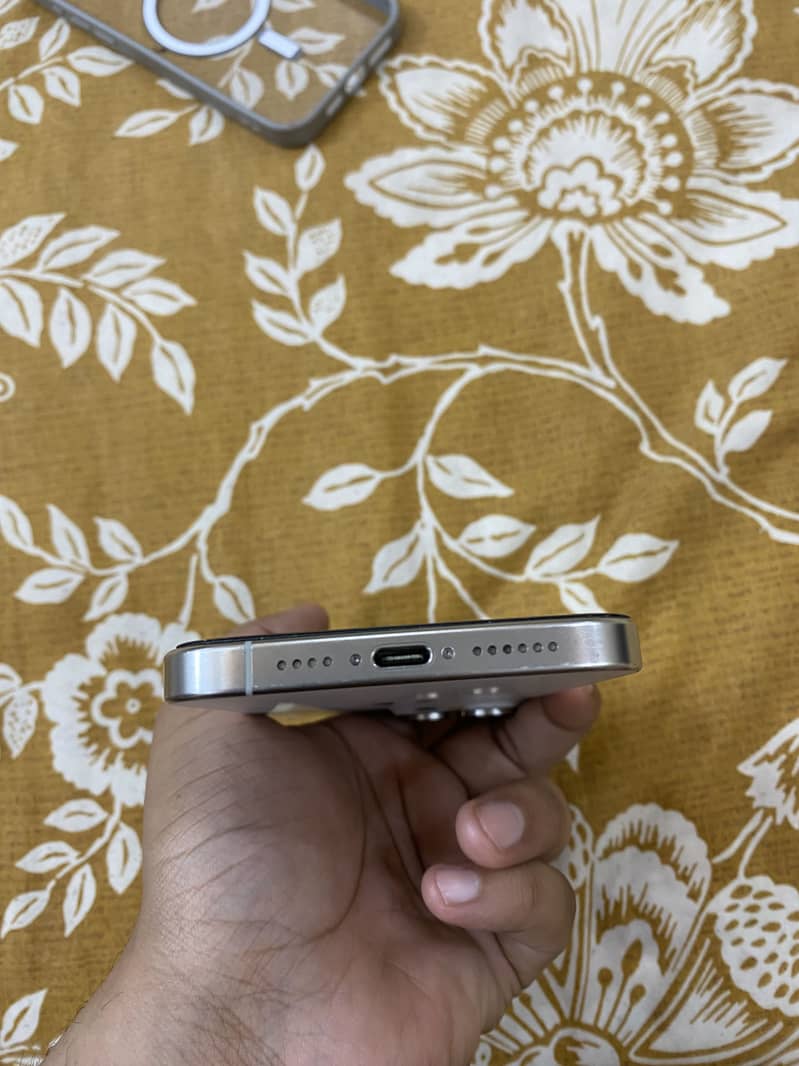Apple iPhone 15 Pro Max 2