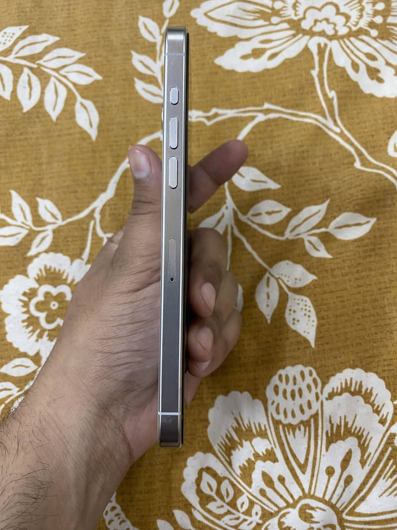 Apple iPhone 15 Pro Max 3