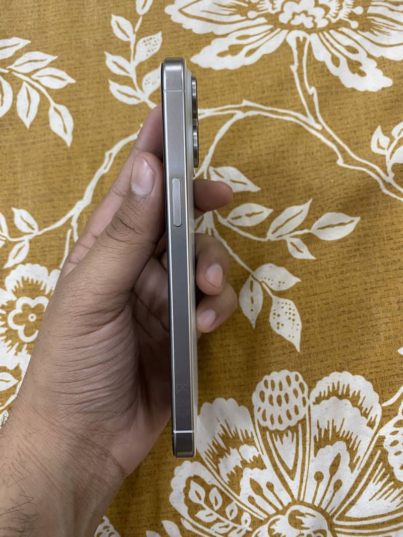 Apple iPhone 15 Pro Max 5
