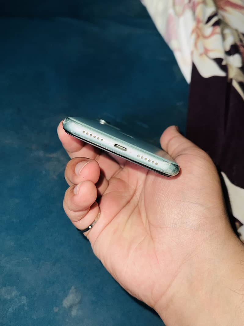 Apple iPhone 11 3