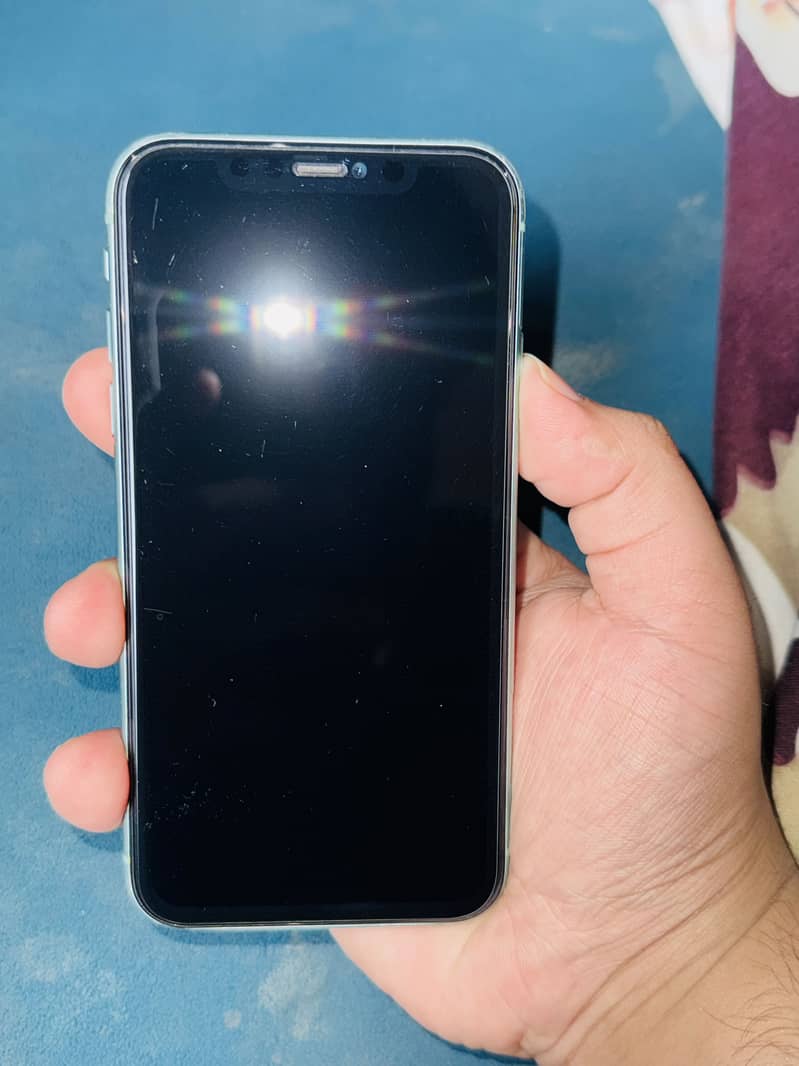 Apple iPhone 11 4