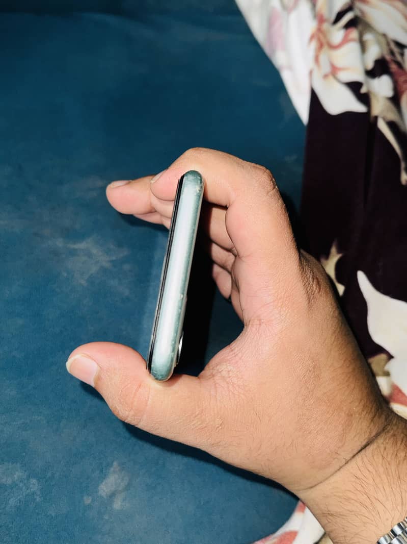 Apple iPhone 11 5