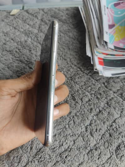 I phone xsmax Sim time available 256GB