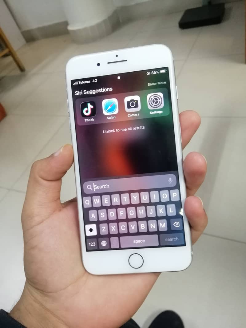 Apple iPhone 8 Plus  ( read ) 1