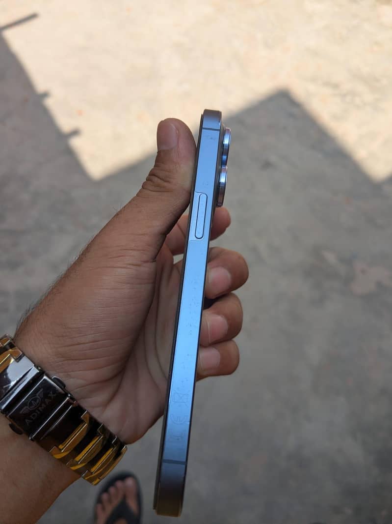 Apple iPhone 13 Pro 2