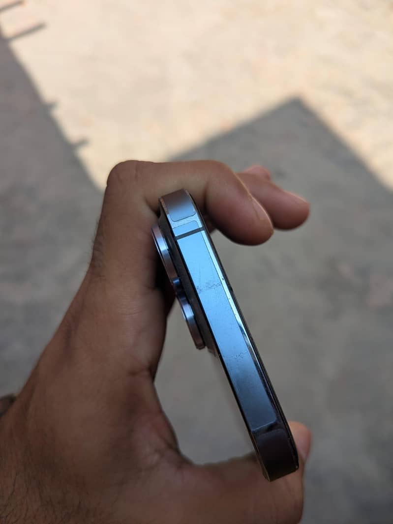 Apple iPhone 13 Pro 3