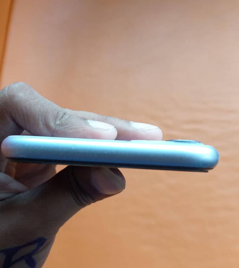 Apple iPhone 11 7