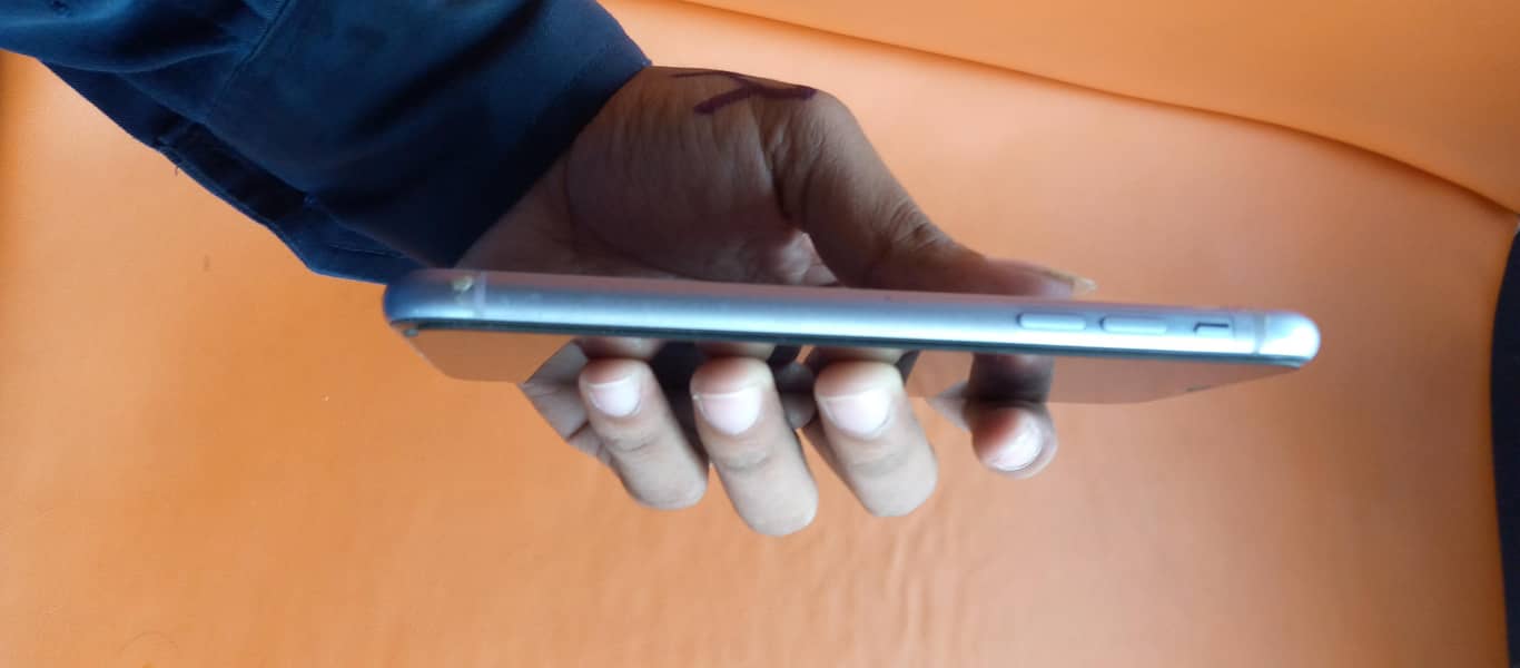 Apple iPhone 11 8