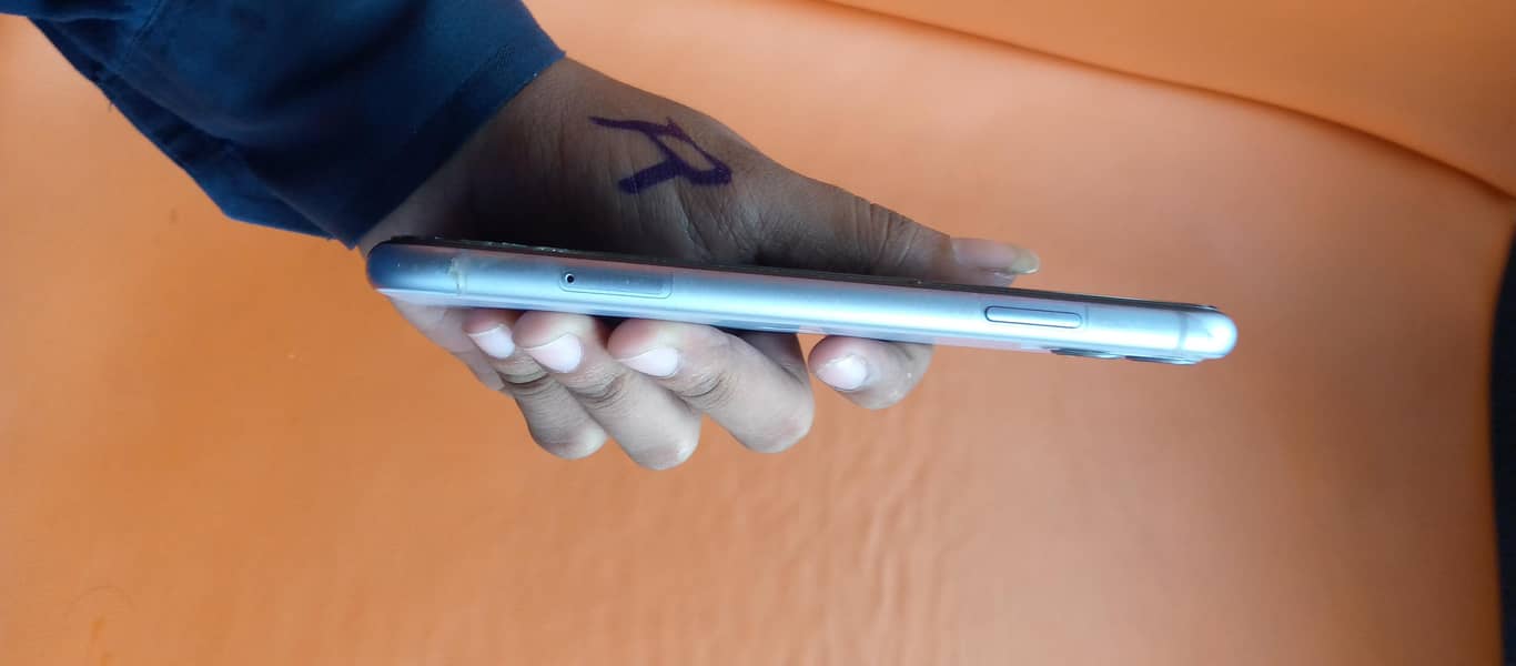Apple iPhone 11 9