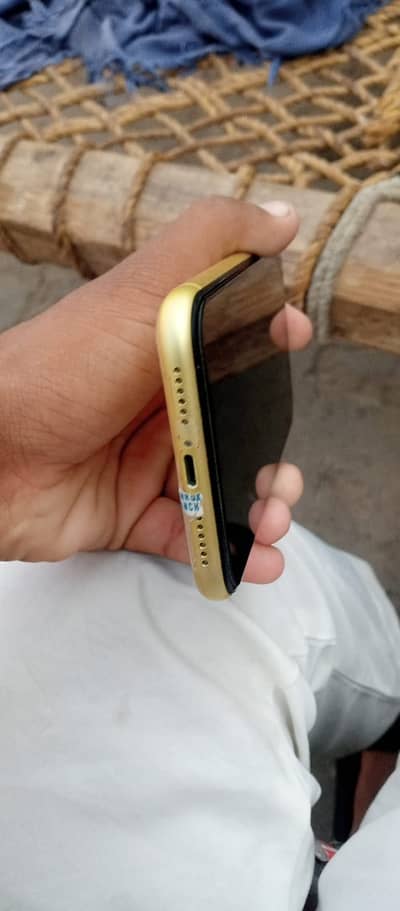 Apple iPhone 11 exchange with android 50 / 60 infinix pr good mobile