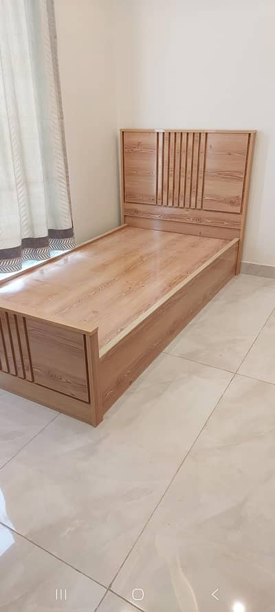 ghr ka furniture ha use nhi hwa new condition bed King Size solid wood