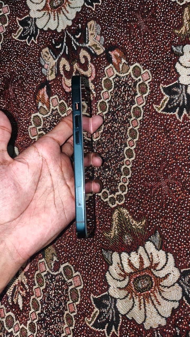 Apple iPhone 14 3