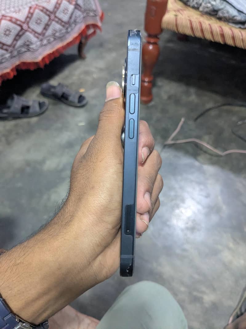 Apple iPhone 13 4