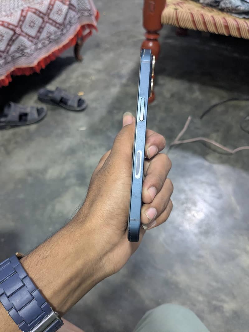 Apple iPhone 13 6