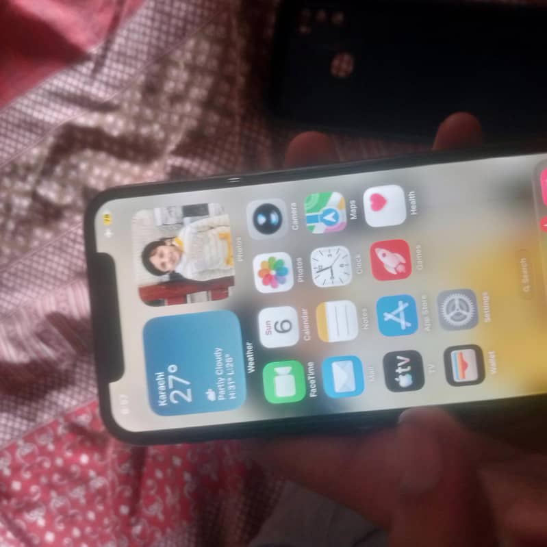 Apple iPhone 11 Pro 4