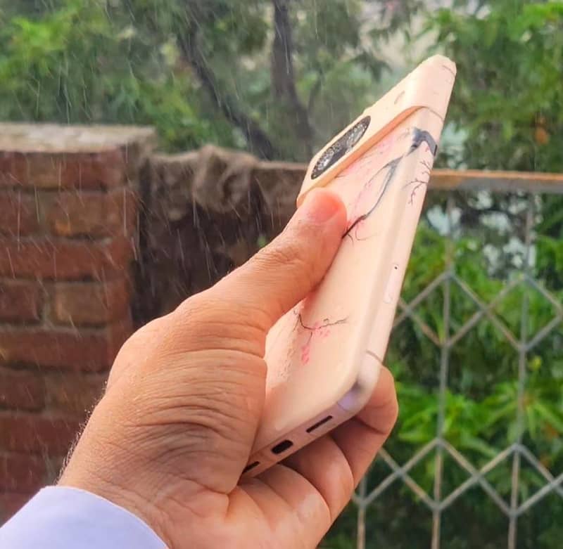 Google Pixel 8 4