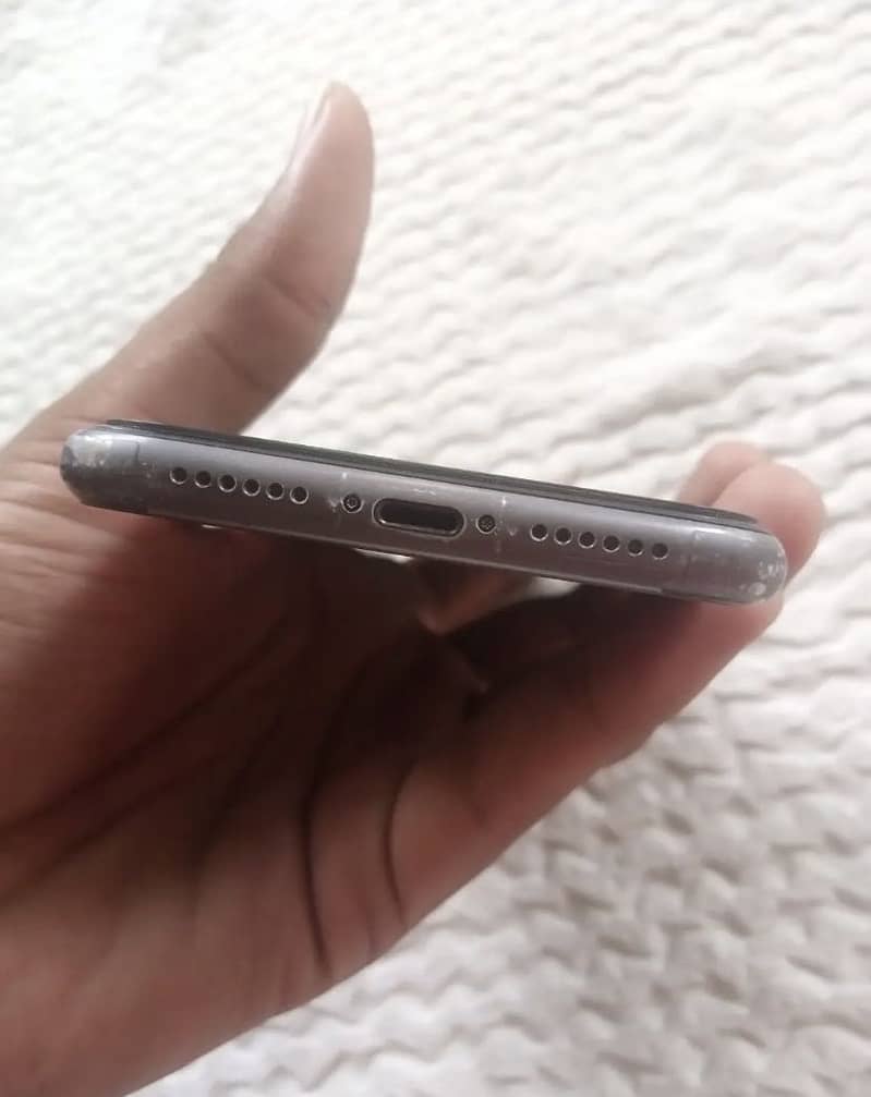 Apple iPhone 11  1