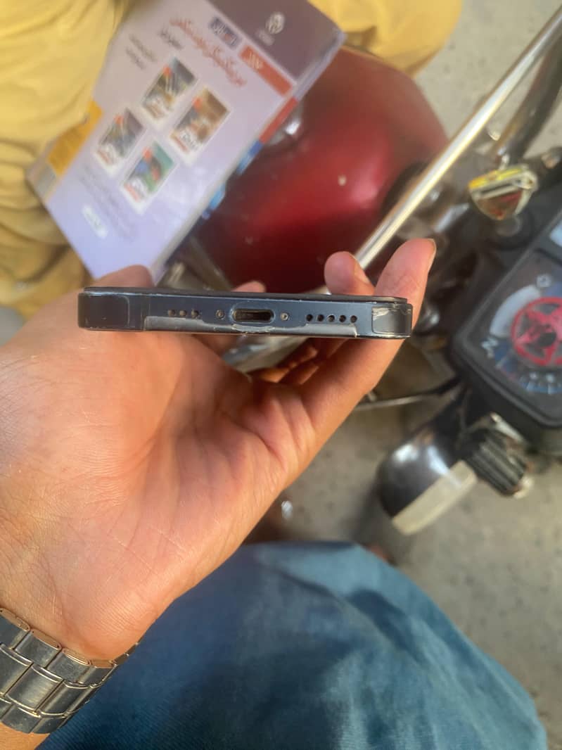 Apple iPhone 13 2