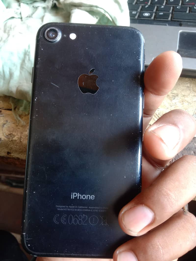 Apple iPhone 7 1
