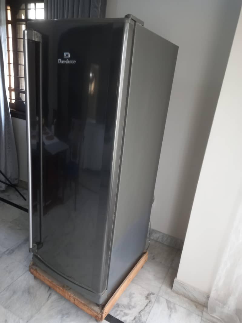 Dawlance vertical deep freezer 0