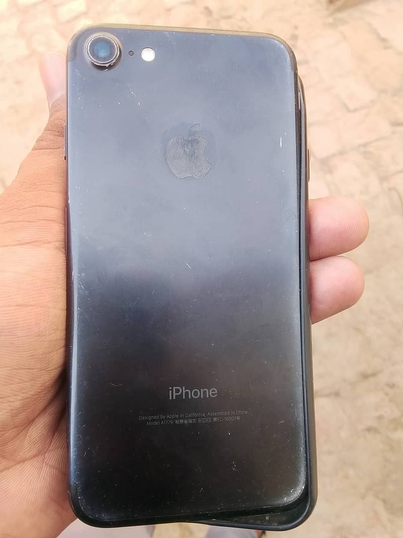 Apple iPhone 7 0