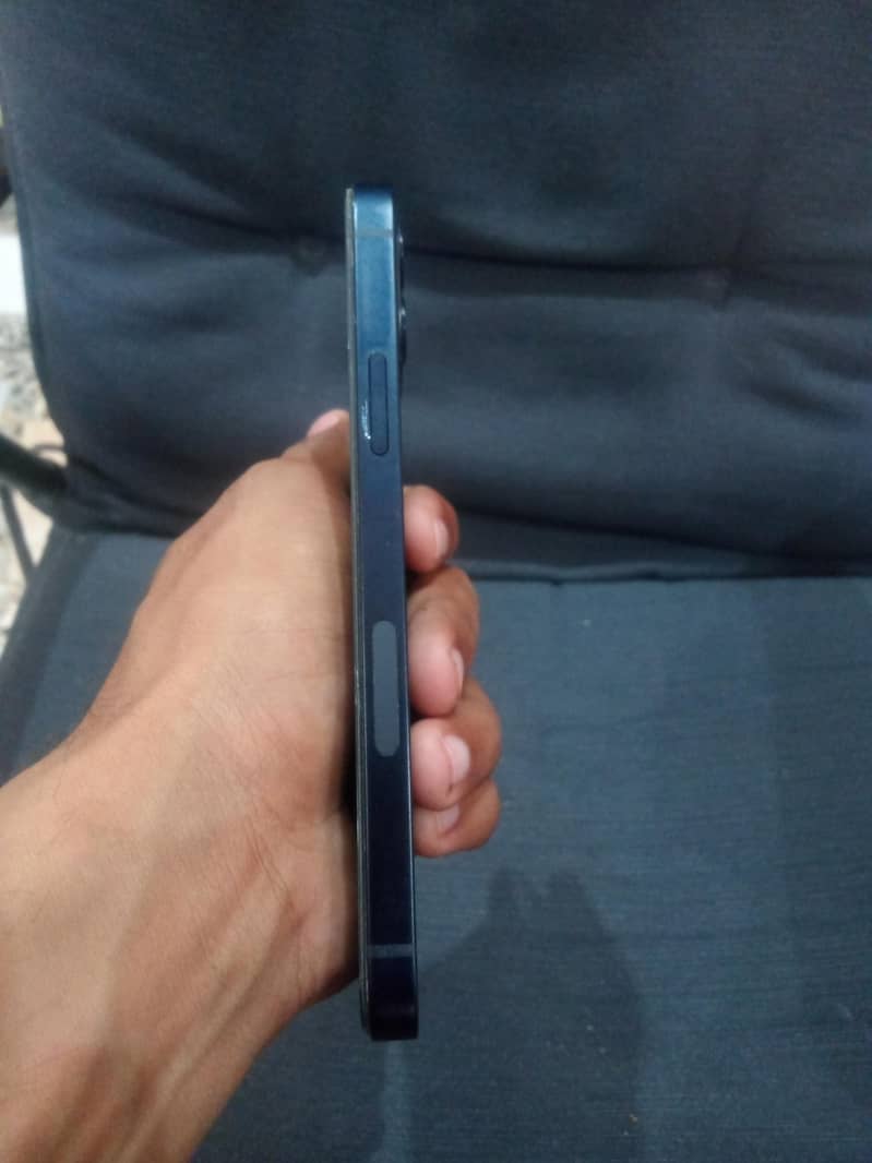 Apple iPhone 12 2