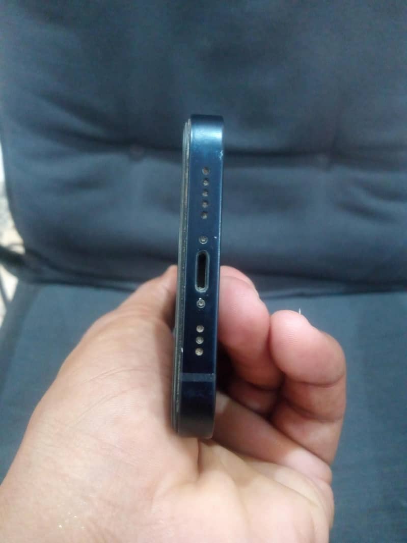 Apple iPhone 12 4