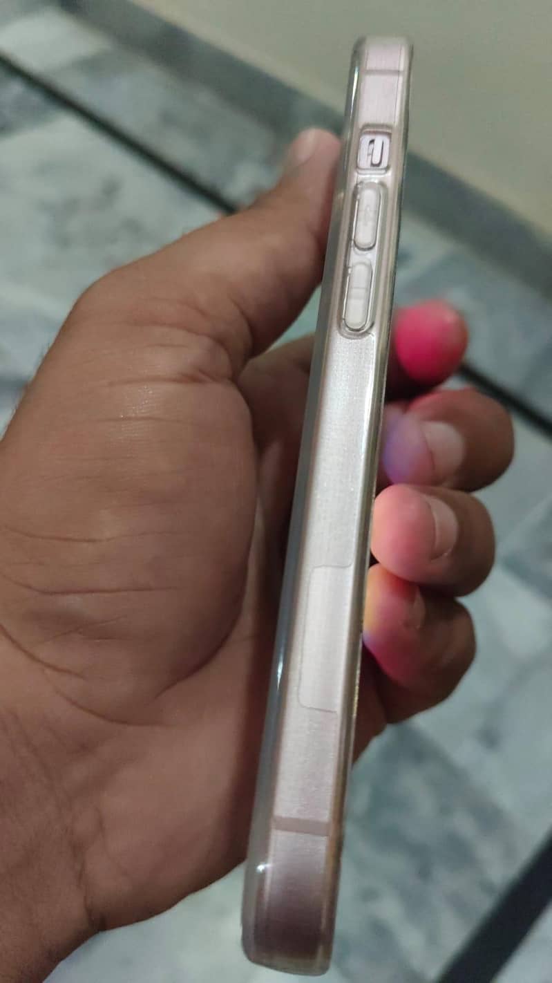 iPhone 15 3