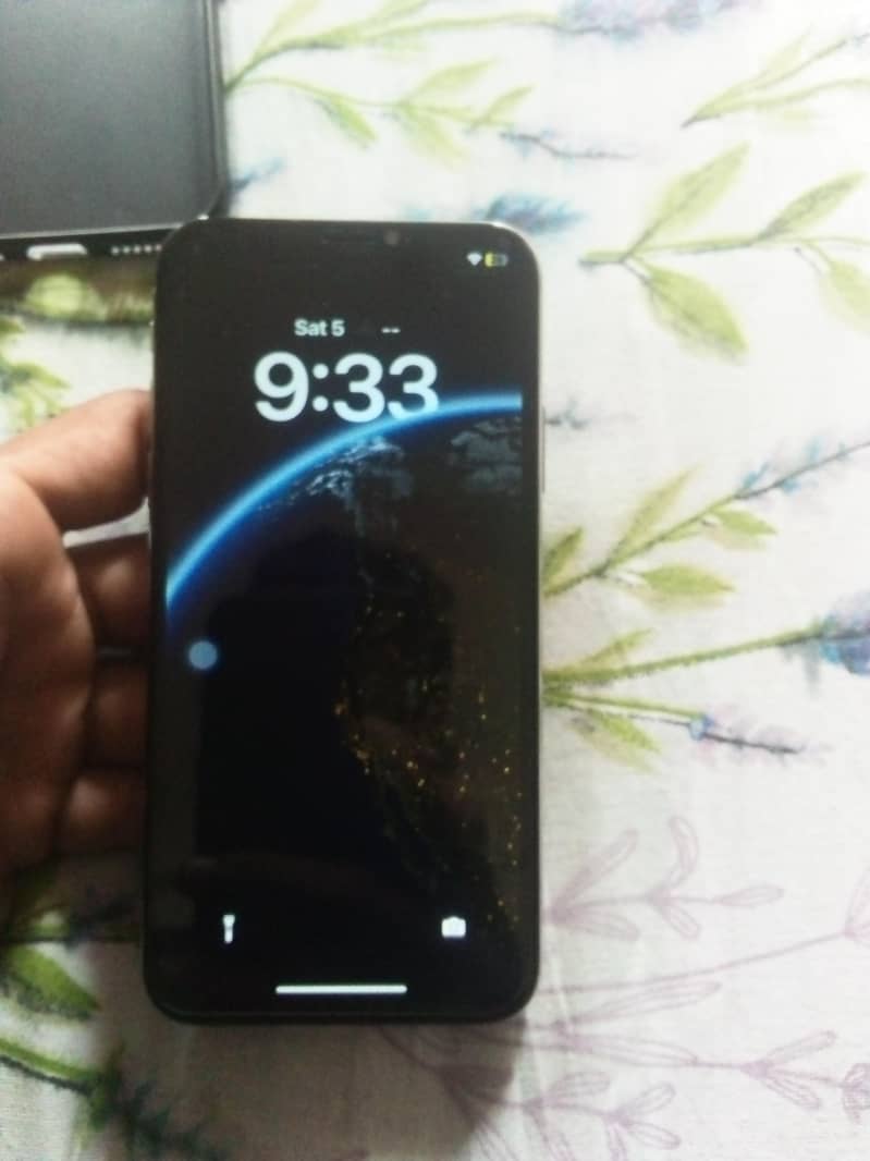 Apple iPhone X 4